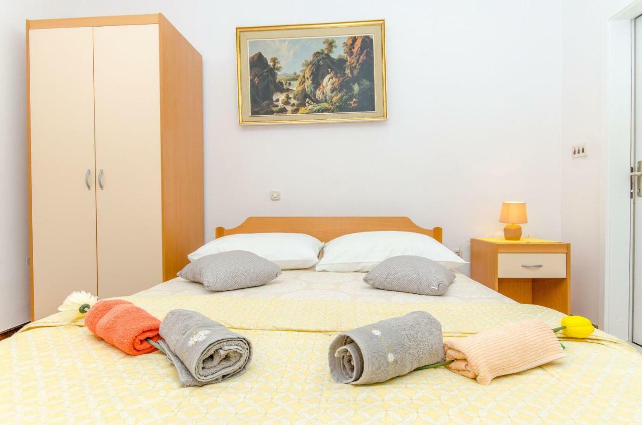 Apartments And Room Sun & Sea Podgora Eksteriør billede