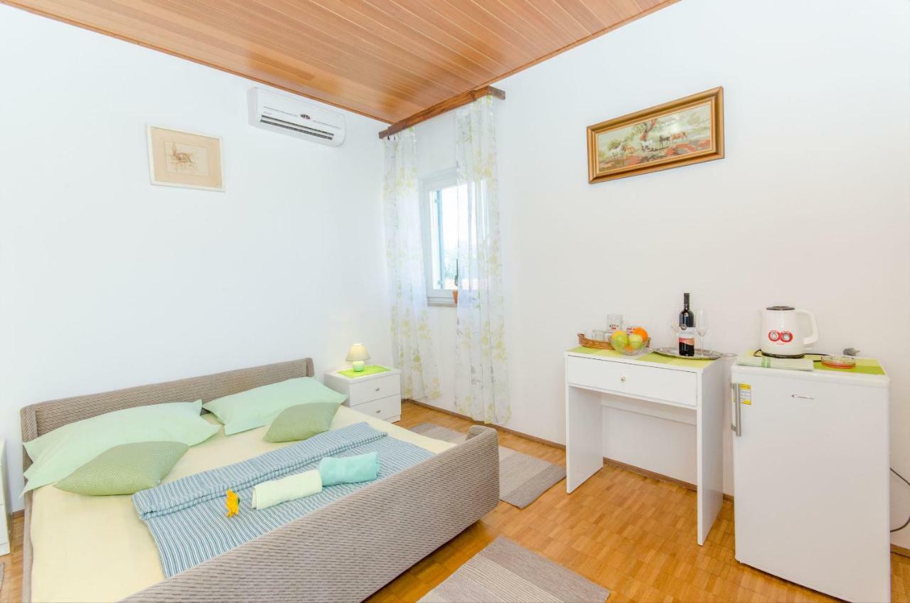 Apartments And Room Sun & Sea Podgora Eksteriør billede